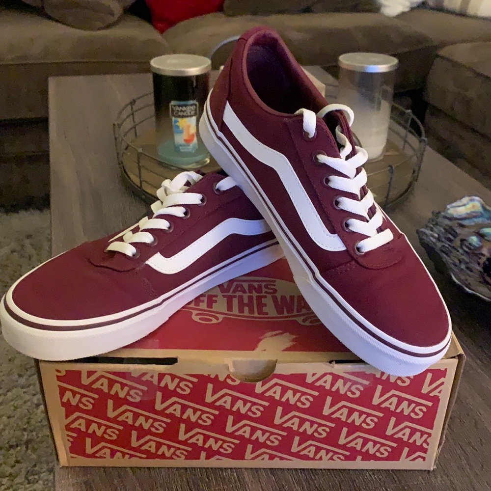 Woman’s VANS 6.5 (Canvas) Burgundy shoes/sneakers